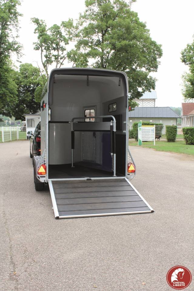 Cheval Liberté Gold 3 Luxe 2-Platz Pferdeanhänger Gebraucht – Bild 6