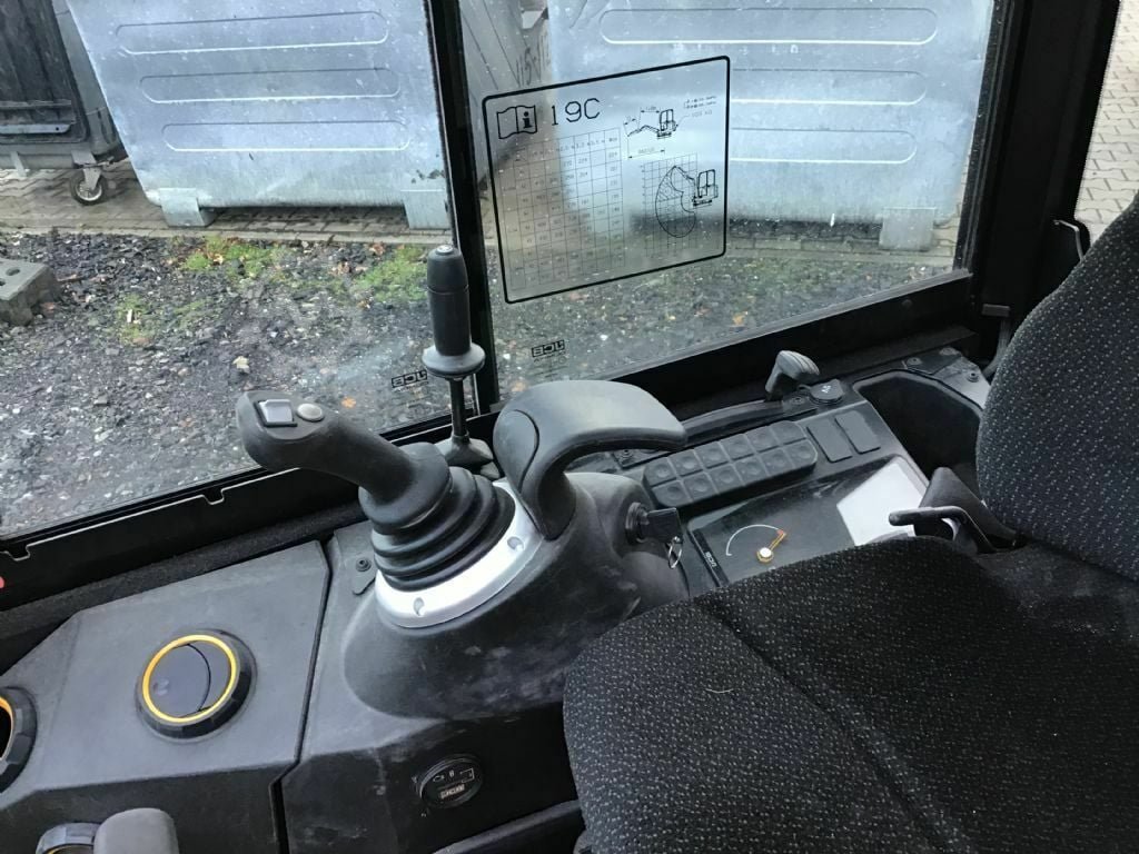 JCB 19C-1 Mini pelle — 1,84 t, largeur 0,98 m, occasion – Bild 4
