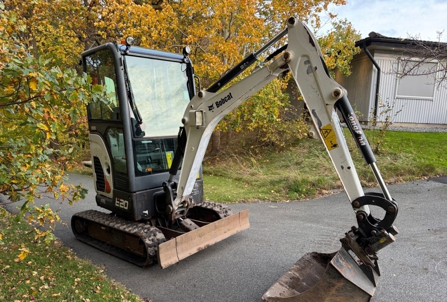 Bobcat E20 Mini pelle 1,95 tonne — châssis extensible 0,99 m, puissance 10,4 kW, portée 4,26 m, Niveau 4, 2016 occasion