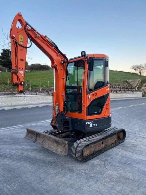 Doosan DX27Z Mini-pelle — 2,8 tonnes, 3 godets, attache rapide, chenilles caoutchouc 300 mm, 2016 occasion – Bild 2