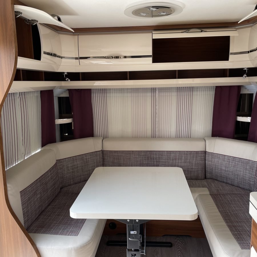 Hobby Excellent 495 UFe Wohnwagen mit Vorzelt Gebraucht – Bild 2