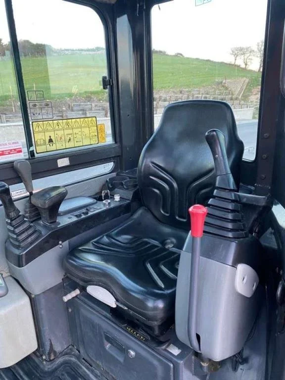 Doosan DX27Z Mini-pelle — 2,8 tonnes, 3 godets, attache rapide, chenilles caoutchouc 300 mm, 2016 occasion – Bild 4