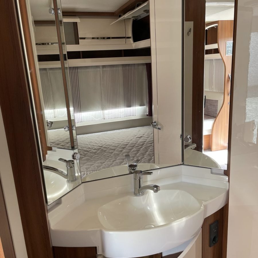 Hobby Excellent 495 UFe Wohnwagen mit Vorzelt Gebraucht – Bild 6