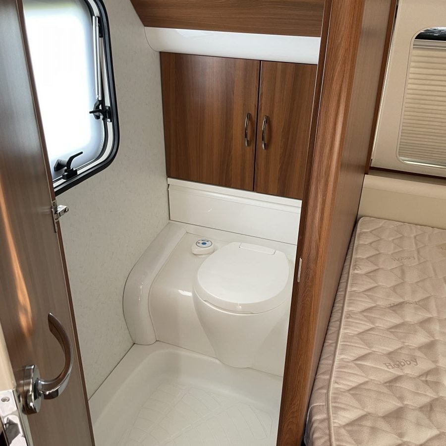 Hobby Excellent 495 UFe Wohnwagen mit Vorzelt Gebraucht – Bild 7