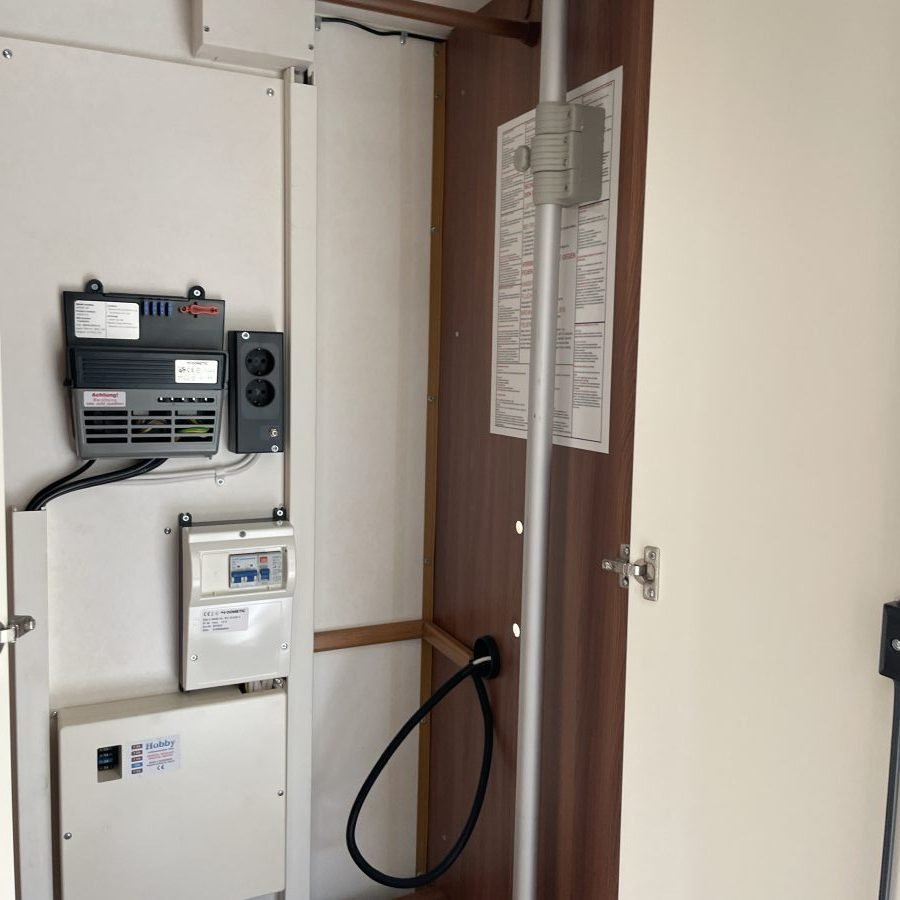 Hobby Excellent 495 UFe Wohnwagen mit Vorzelt Gebraucht – Bild 8