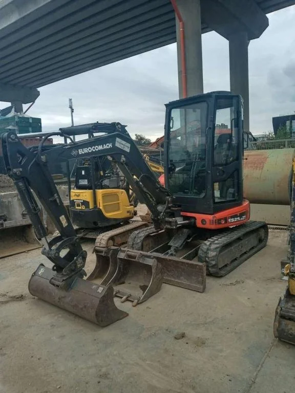 Hitachi EX40 Mini-pelle — Moteur Kubota V2203KA diesel, 26,5 kW, 3 godets, chenilles caoutchouc 400 mm, 4 600 heures, 2000 occasion – Bild 2