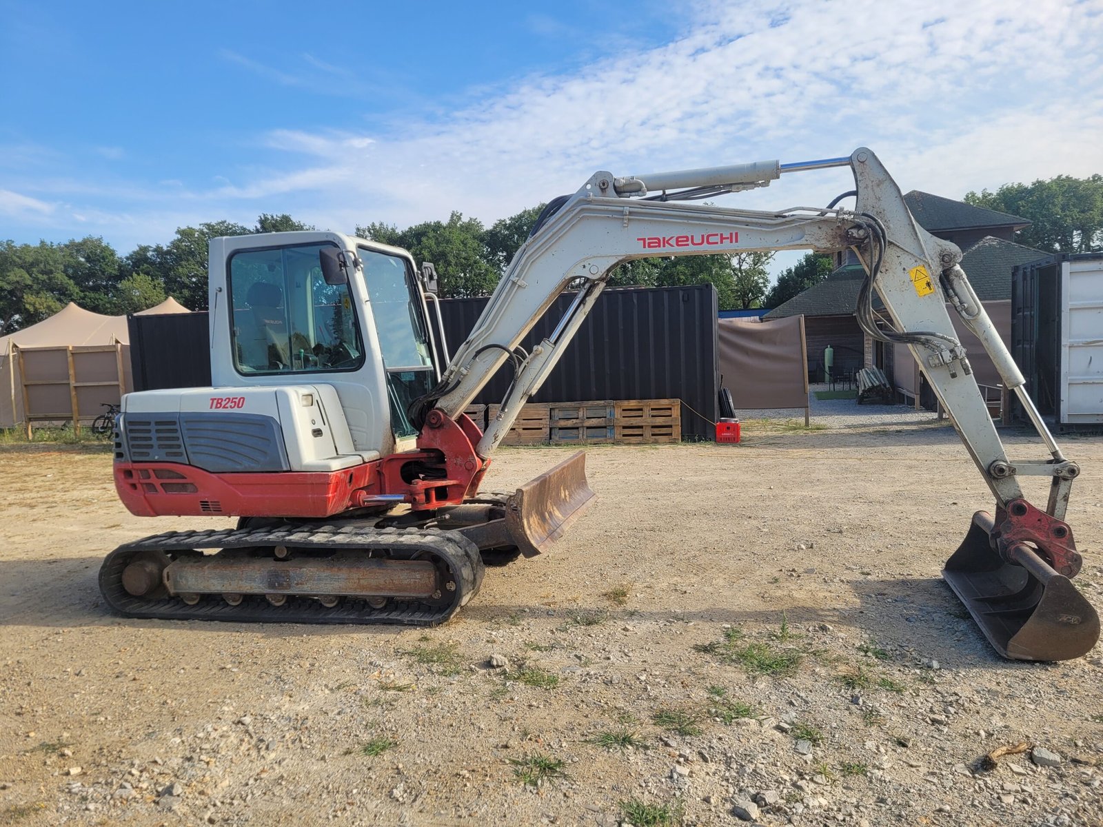 Takeuchi TB250 Mini pelle sur chenille — 5 t, 3 990 h, attache rapide occasion – Bild 3