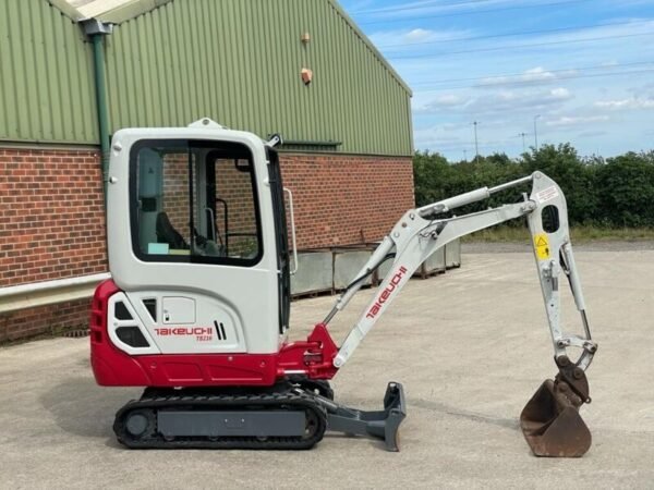 Takeuchi TB216 Minibagger 1,8 Tonnen Gebraucht (Baujahr 2015) – Bild 2