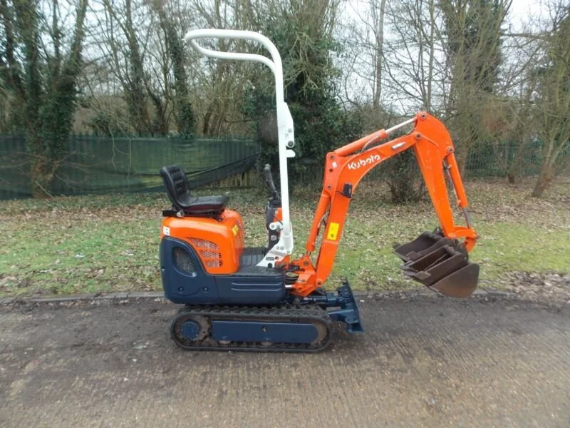 Kubota K008-3 Micro-pelle — Poids 800 kg, rails extensibles, barre pliante, canalisée disjoncteur, 2 694 heures, 2013 occasion – Bild 4