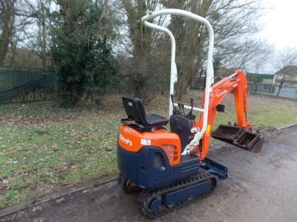 Kubota K008-3 Micro-pelle — Poids 800 kg, rails extensibles, barre pliante, canalisée disjoncteur, 2 694 heures, 2013 occasion – Bild 6