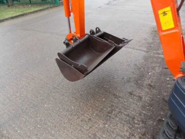 Kubota K008-3 Micro-pelle — Poids 800 kg, rails extensibles, barre pliante, canalisée disjoncteur, 2 694 heures, 2013 occasion – Bild 9