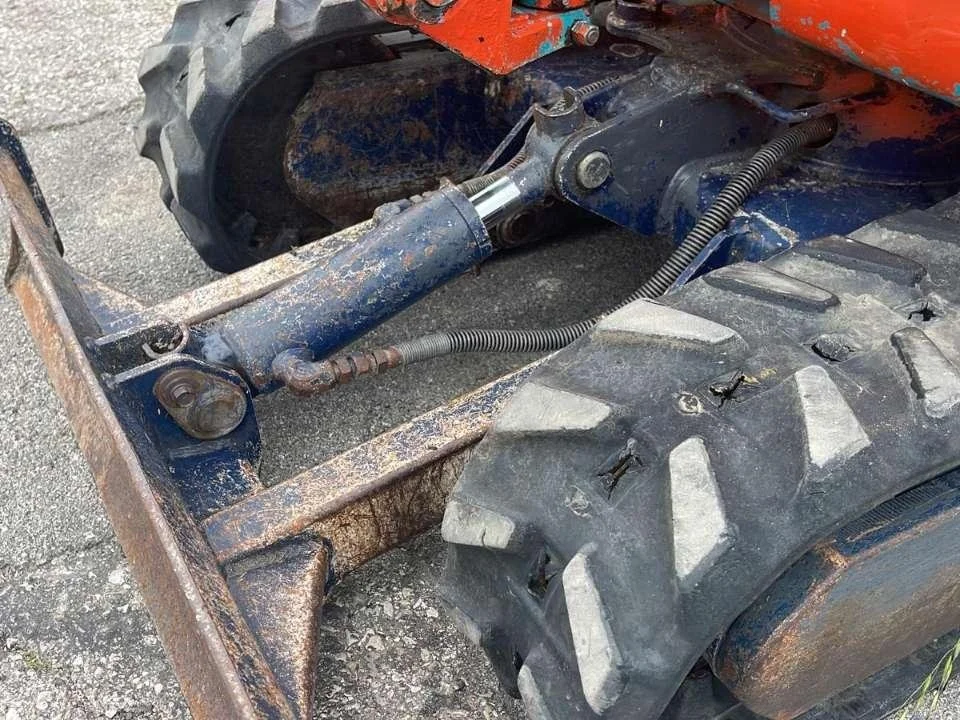 Kubota KX08 Pelle hydraulique — 8 tonnes, 3 godets inclus, 2 700 heures, 1994 occasion – Bild 2