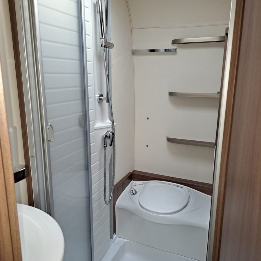 Bürstner Averso Top Wohnwagen mit Vorzelt Gebraucht – Bild 3