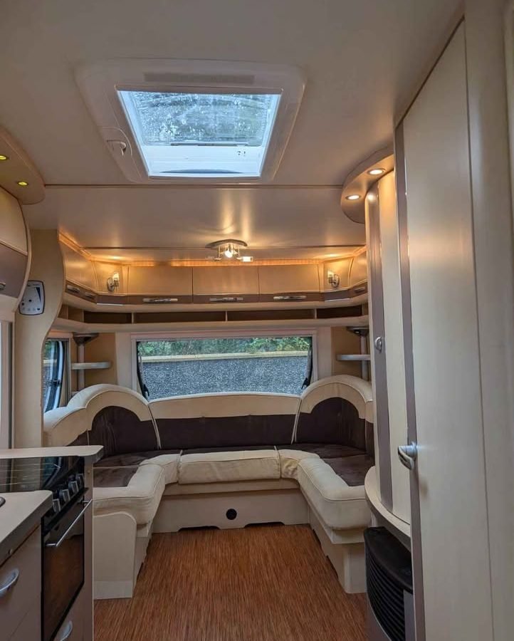 Hobby 575 VIP Collection Wohnwagen mit Vorzelt Gebraucht – Bild 4