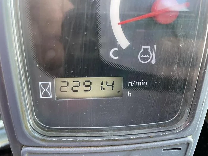 Kubota KX027-4 Mini-pelle — Moteur diesel 4 cylindres 17,5 kW, cabine complète, 3 godets, attache rapide, remorque 3,5T, 2 291 heures, 2018 occasion – Bild 4