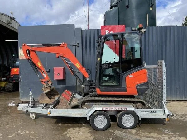 Kubota KX027-4 Mini-pelle — Moteur diesel 4 cylindres 17,5 kW, cabine complète, 3 godets, attache rapide, remorque 3,5T, 2 291 heures, 2018 occasion – Bild 5