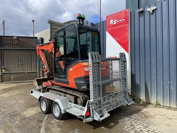 Kubota KX027-4 Mini-pelle — Moteur diesel 4 cylindres 17,5 kW, cabine complète, 3 godets, attache rapide, remorque 3,5T, 2 291 heures, 2018 occasion – Bild 6