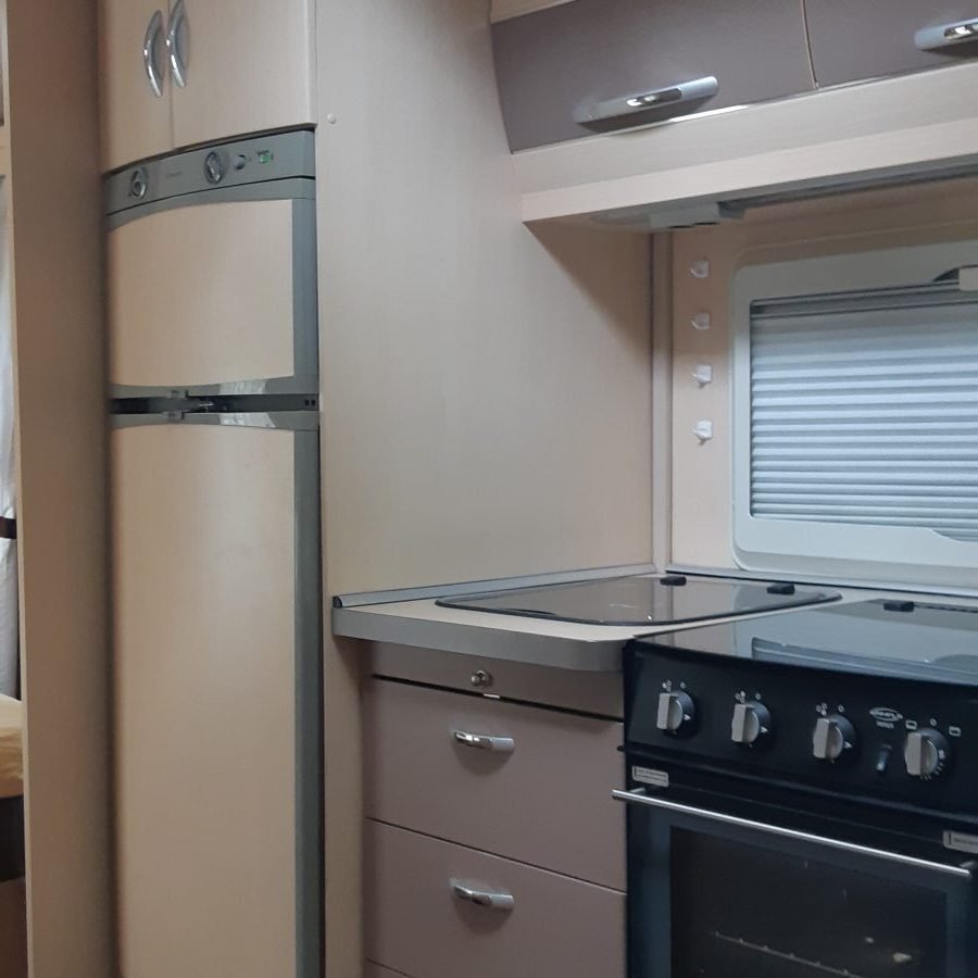 Hobby 575 VIP Collection Wohnwagen mit Vorzelt Gebraucht – Bild 7