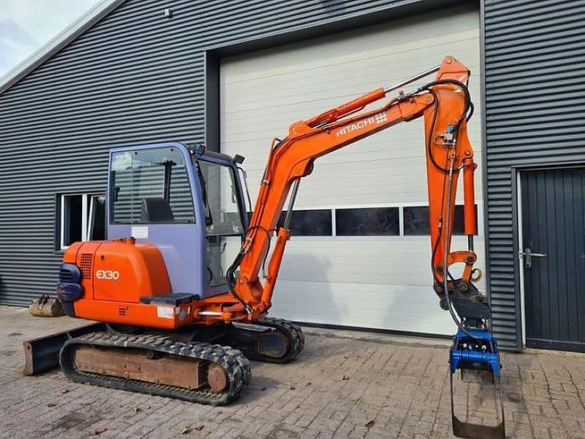 Hitachi EX30 Mini pelle 3 tonnes — inspectée professionnelle, 4568 h, 2006 occasion – Bild 7