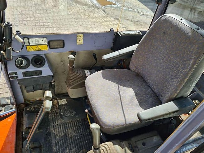 Hitachi EX30 Mini pelle 3 tonnes — inspectée professionnelle, 4568 h, 2006 occasion – Bild 9