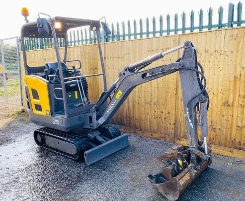 Volvo EC15C Mini-pelle — 1 540 kg, 2 godets curage et terrassement, ligne BHR, chenilles caoutchouc, certificat CE, 3 240 heures, 2013 occasion