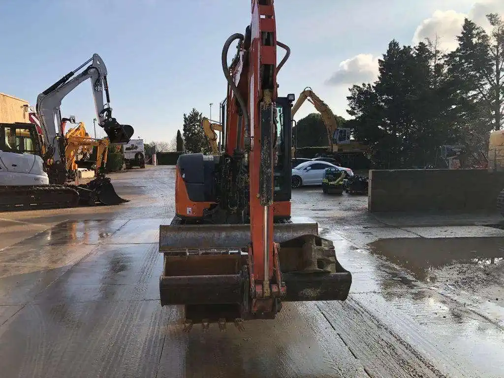 Hitachi ZX48U-5A CLR Mini pelle 5 tonnes — cabine, 3 godets, chenilles caoutchouc, 2430 h, 2016 occasion – Bild 4