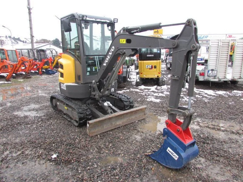 Volvo ECR25D Mini-pelle — Moteur diesel 15 kW soit 21 CV, 3 godets inclus, 231 heures, excellent état, 2 475 kg, 2021 occasion