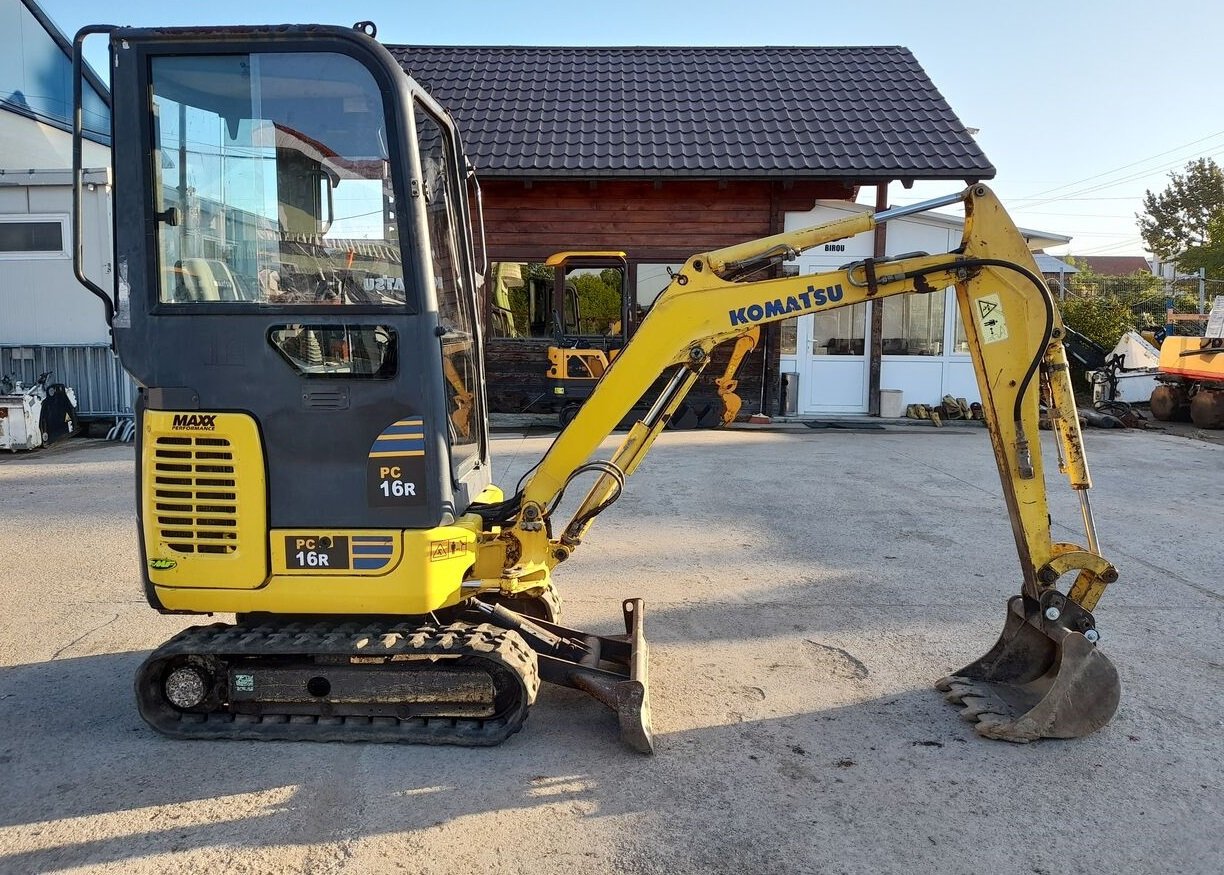 Komatsu PC16R Mini pelle 1,57 tonne — moteur Komatsu 3D67E-1 11,2 kW diesel, profondeur 2,16 m, hauteur 2,6 m, 4565 h, 2007 occasion