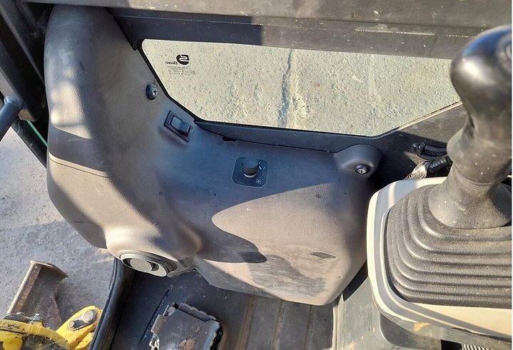 Komatsu PC16R Mini pelle 1,57 tonne — moteur Komatsu 3D67E-1 11,2 kW diesel, profondeur 2,16 m, hauteur 2,6 m, 4565 h, 2007 occasion – Bild 10