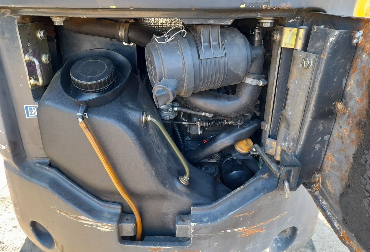 Komatsu PC16R Mini pelle 1,57 tonne — moteur Komatsu 3D67E-1 11,2 kW diesel, profondeur 2,16 m, hauteur 2,6 m, 4565 h, 2007 occasion – Bild 8