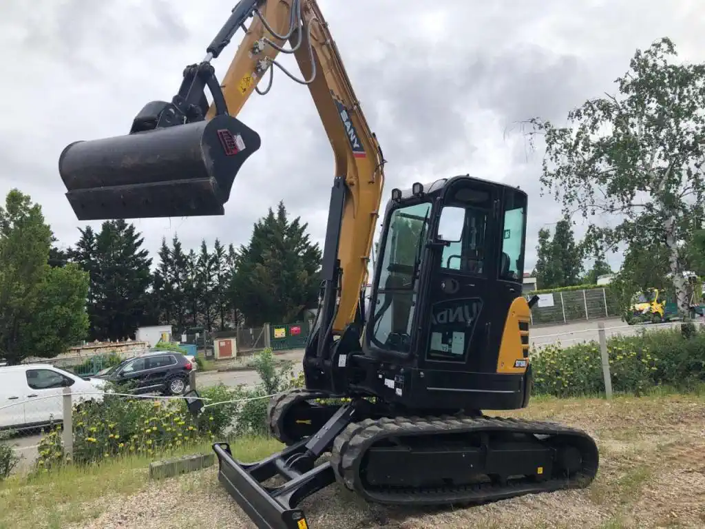SANY SY50U Mini pelle 5 tonnes — état neuf, cabine, ligne BRH rotation double effet proportionnelle, attache rapide, 3 godets, 2023 occasion