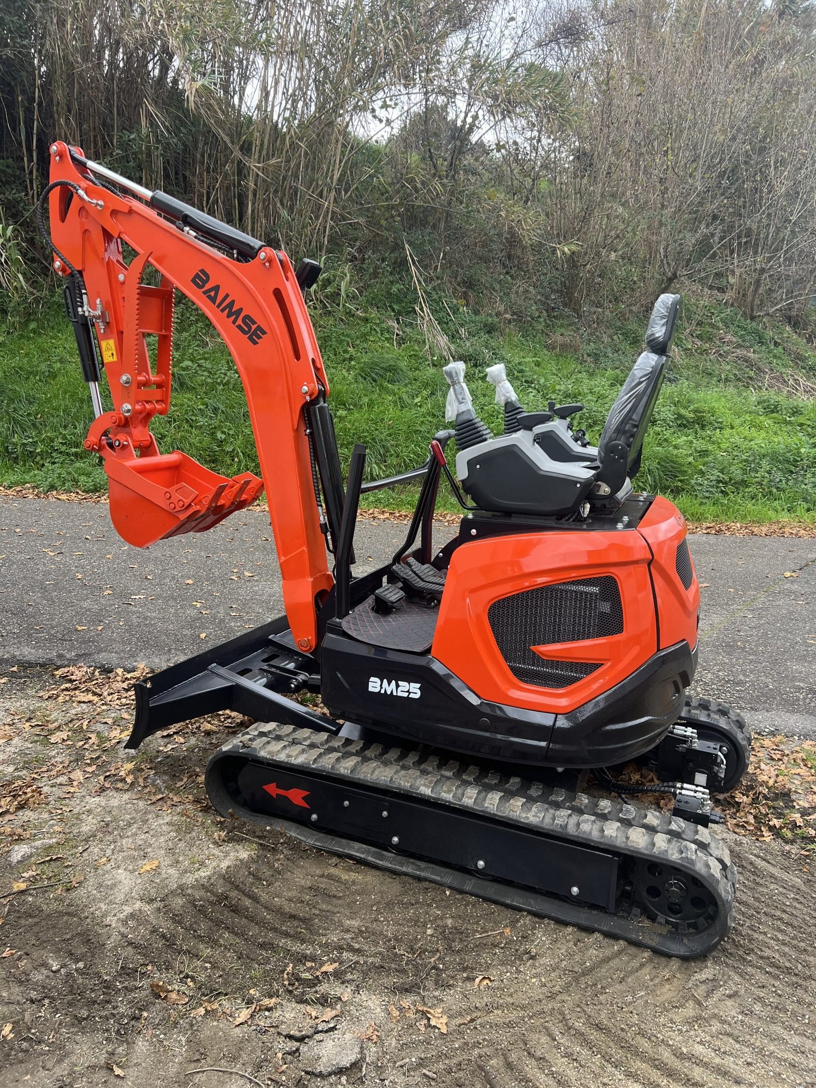 BAIMSE Drehbarer Mini-Bagger 2.500 kg Neu